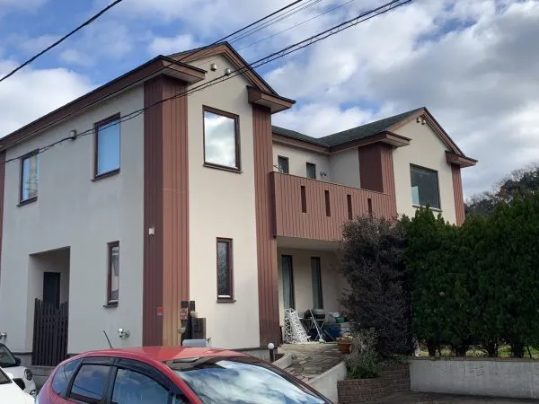 鎌倉市の戸建にて外壁塗り替えの様子①