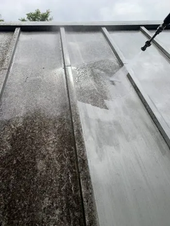 鎌倉市で木のサイディングの平屋建ての塗り替えが始まりました！